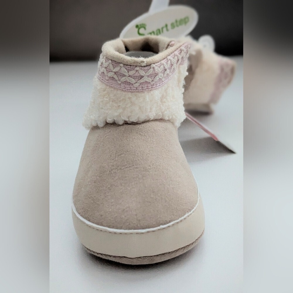 NWT Baby (Size 4) Booties/Boots/Slippers/Moccasins w/Velcro For Easy On/Off - Picture 12 of 16
